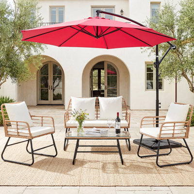 Ensemble de conversation d'extérieur en osier 4 pièces avec parasol en porte-à-faux décalé de 10 pi