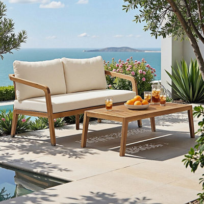 Ensemble de causeuse et de table basse d'extérieur 2 pièces, structure en bois d'acacia massif avec dossier en osier PE, coussins crème résistants à l'eau, ensemble de patio d'une capacité de 800 lb pour terrasse de jardin