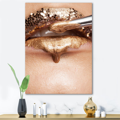 Maquillage et rouge à lèvres sur le visage d'un beau modèle - Art textuel sur toile