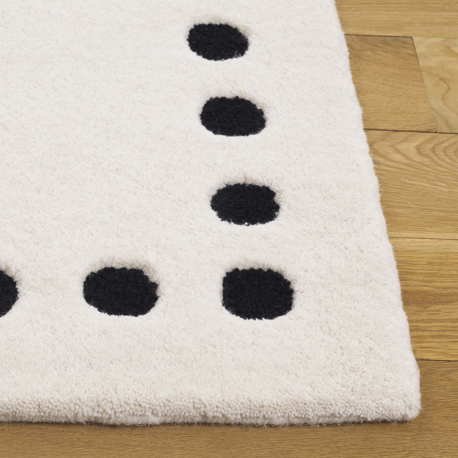 Lexy Polka Dots Handmade Tufted Cotton/Wool Area Rug in Ivory/Black, Rectangle 3' x 5'