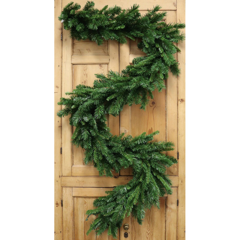 Guirlande 9 'de haut Glacier - verdure artificielle givrée avec des pointes enneigées, idéale pour les décorations des Fêtes, les manteaux de cheminée, les escaliers et les décorations de Noël