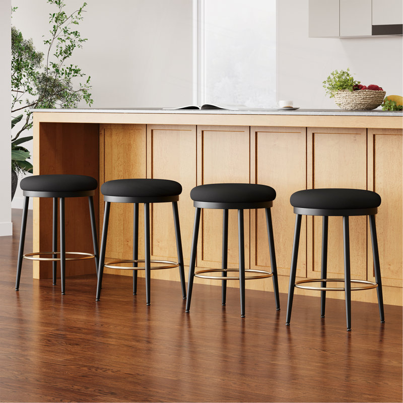 Ensemble de 4 tabourets de comptoir 24,75 po, ensemble de 4 tabourets de comptoir noirs avec structure en fer, coussin éponge, repose-pieds, convient à la cuisine / chambre à coucher / salle à manger.