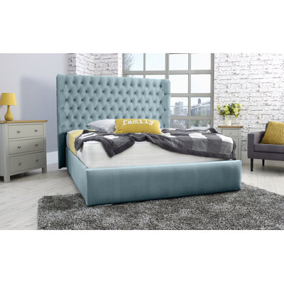 Kalista Upholstered Velvet Sleigh Bed