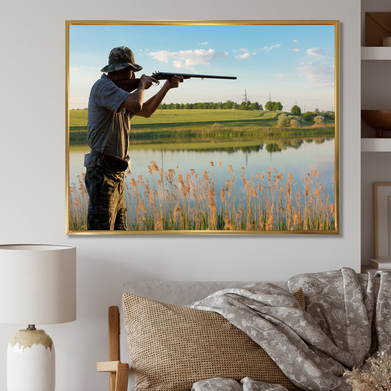 «Hunters Pursuit II», reproduction sur toile, Cadre flottant doré, H 34 po x l 44 po
