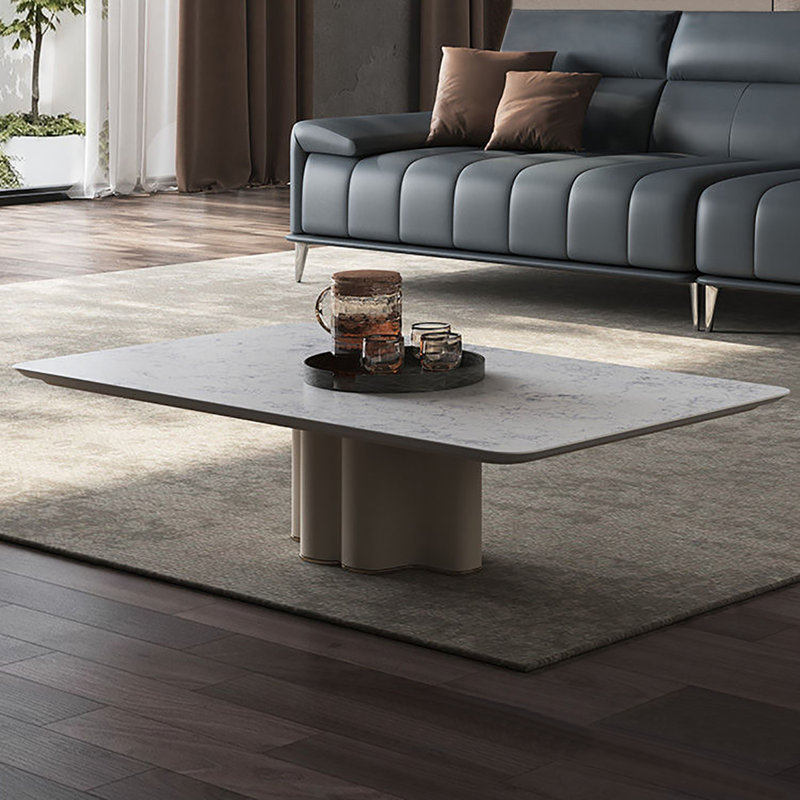 Table basse légère et luxueuse