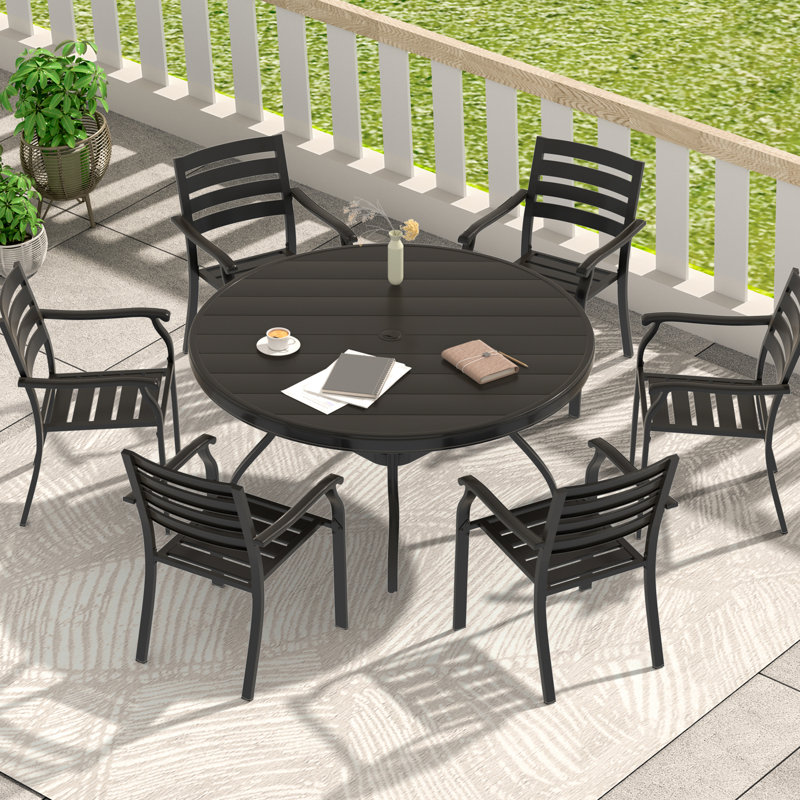 7 pièces pour l'extérieur avec 6 chaises empilables en métal et une table ronde de 54,14 po, convient pour la pelouse de la cour arrière, un trou de parasol réglable pour la protection contre la pluie et la pluie