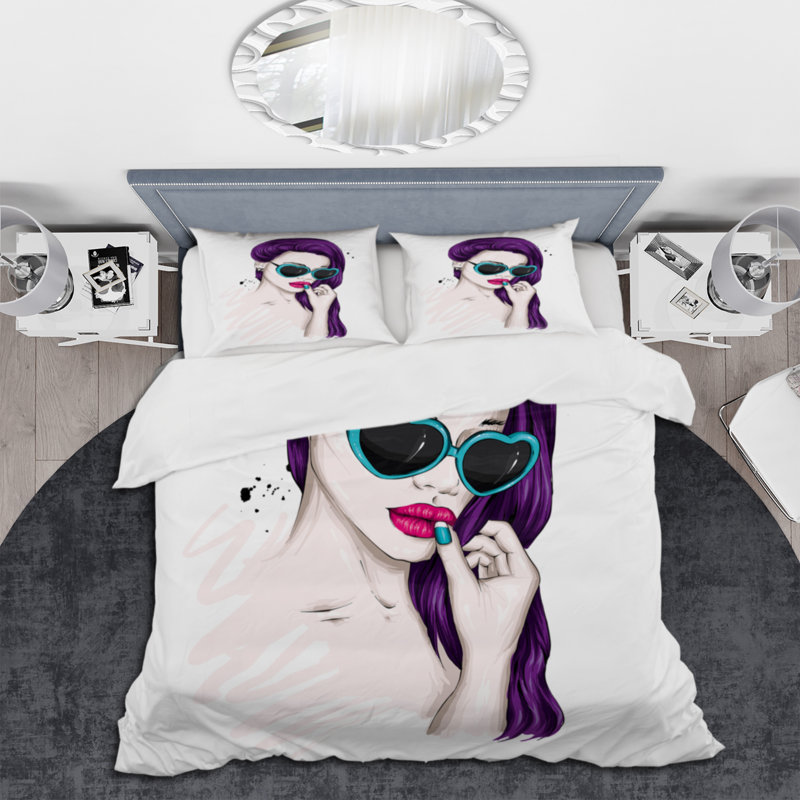 Fille aux cheveux mauves et lunettes de soleil bleues - ensemble de housse de couette moderne - microfibre de polyester