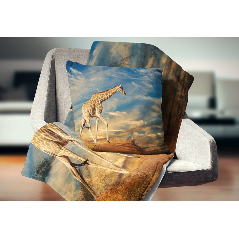 Girafe sur dune de sable - coussin imprimé animal, 16 po x 1 po, Coussin décoratif