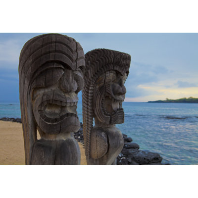 " Hawaiian Tikis Totem Poles "