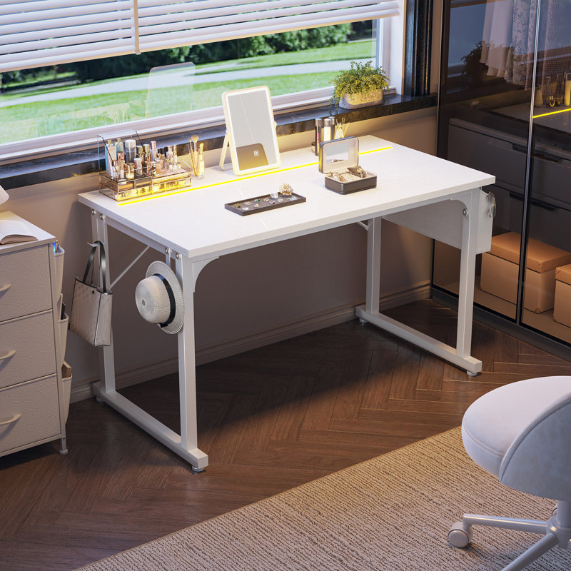 Bureau d'ordinateur à domicile avec lumières DEL pour petits espaces, bureau d'écriture avec sac de rangement et crochet pour casque d'écoute