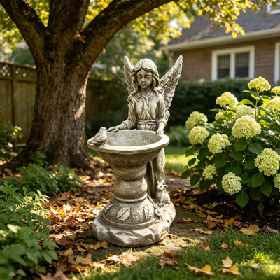 Sculpture d'ange en résine représentant un bain d'oiseaux, statue d'ange de jardin avec bol sur piédestal, mangeoire et abreuvoir décoratifs pour la décoration extérieure.