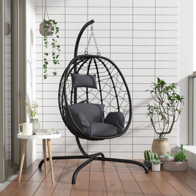 Chaise balancelle suspendue en rotin de polyester anthracite avec cadre en acier thermolaqué pour l'extérieur