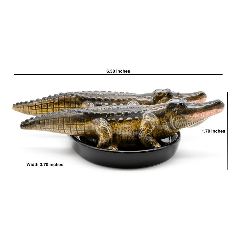 Salière et poivrière en alligator et plateau en céramique noire