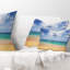 Coussin Beach Bright Seashore avec nuages lourds-29455105-89814324