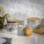 Assortiment de pots à bougie en métal martelé avec dessus en bois de manguier (ensemble de 3)