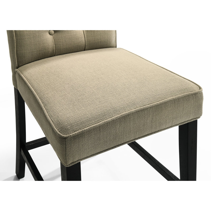 Chaises de 2 comptoirs en tissu beige, pieds noirs, structure en bois d'hévéa, hauteur de l'assise de 26 po, largeur de 2 po avec dossier et assise rembourrés, structure de finition, profondeur de 17 po