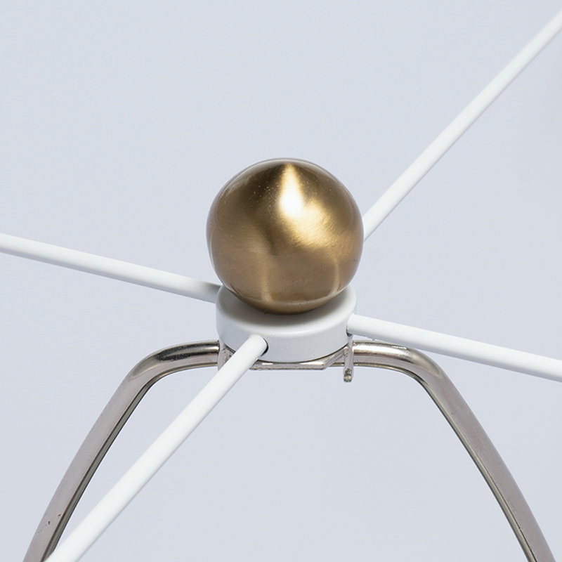 Lampe de table pyramide blanche et dorée avec abat-jour tambour (ampoule non incluse)
