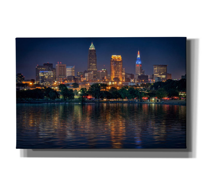 «Cleveland At Night» par Rick Berk, art mural sur toile, H 26 po x l 40 po x P 1,5 po