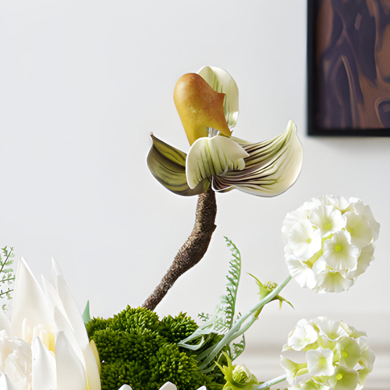 Ornements de fleurs simulées