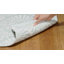 Tapis tissé à plat à la main à motif ikat Oak Hill en vert clair / ivoire-20657684