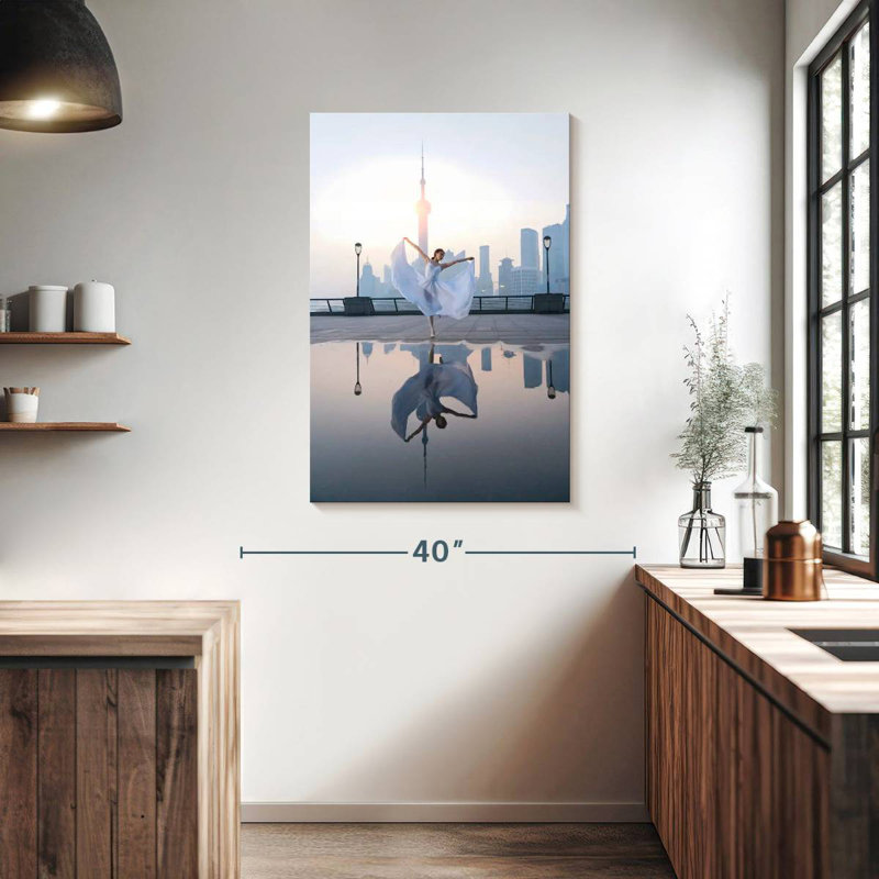Enn Dancing By The Bund, H 39 po x l 26 po