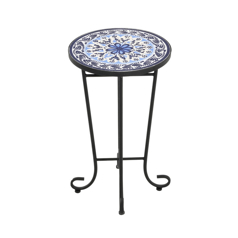 Table d'appoint de patio bleu et noir avec plateau en céramique à motif floral - et pluie, design extérieur d'extérieur dans des teintes de surface bleu noir vieillies,