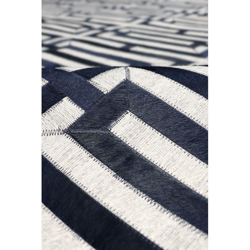 Tapis géométrique en cuir de vache fabriqué à la main en argent / bleu marine, Rectangle 12 pi x 15 pi