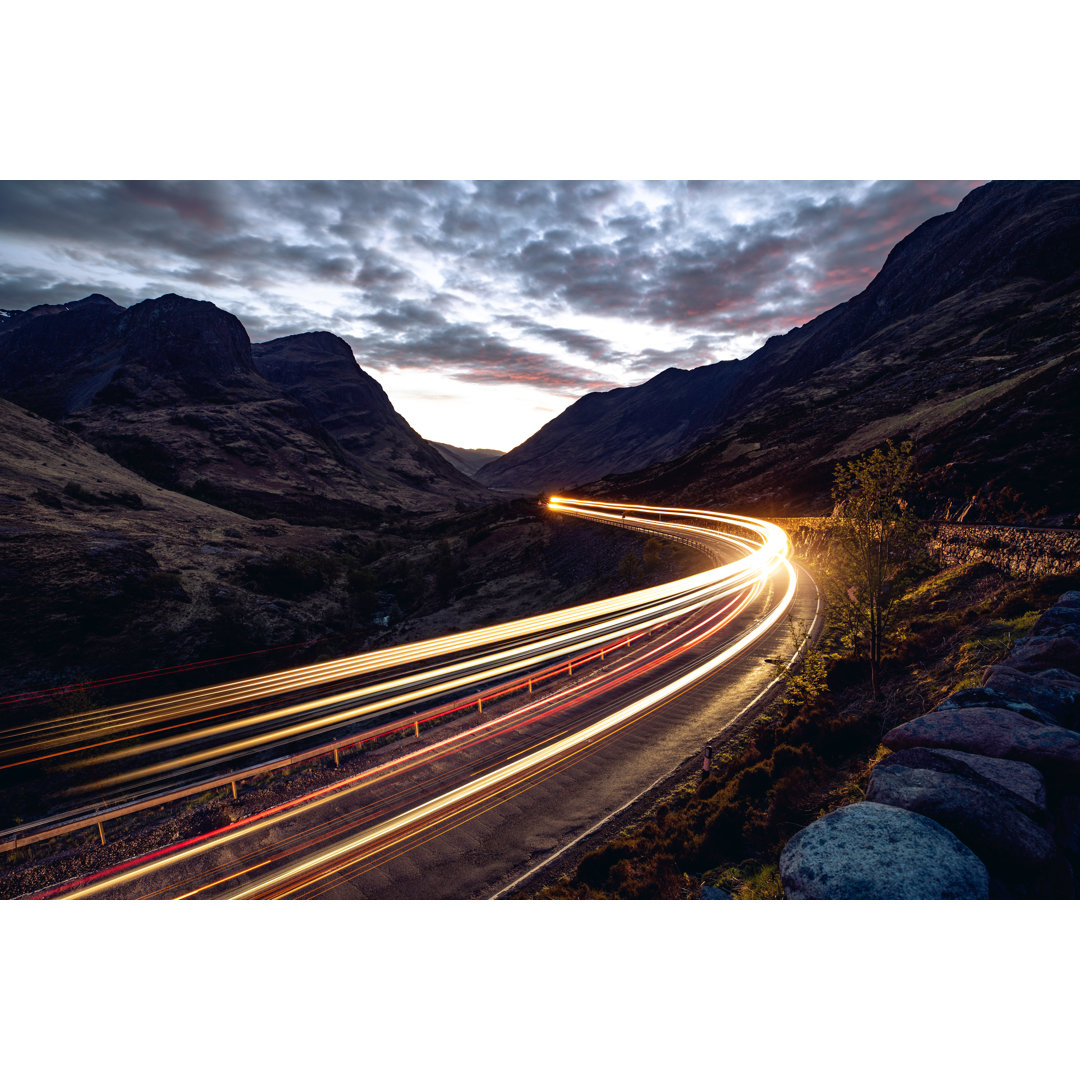 Light Trails In The Night von LeoPatrizi - Drucken