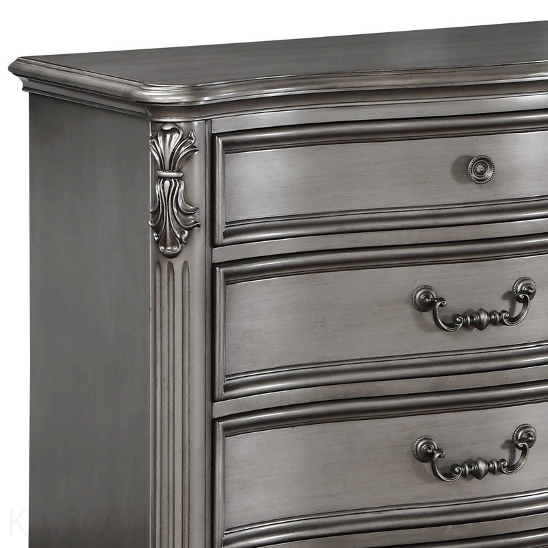 Commode antique à finition platine