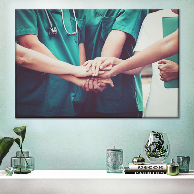 Équipe médicale, reproduction sur toile, H 24 po x l 36 po x P 1,25 po