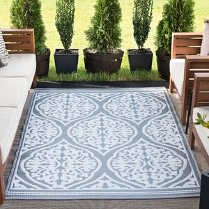 Niantic Damask Gray/White Indoor / Outdoor Area Rug