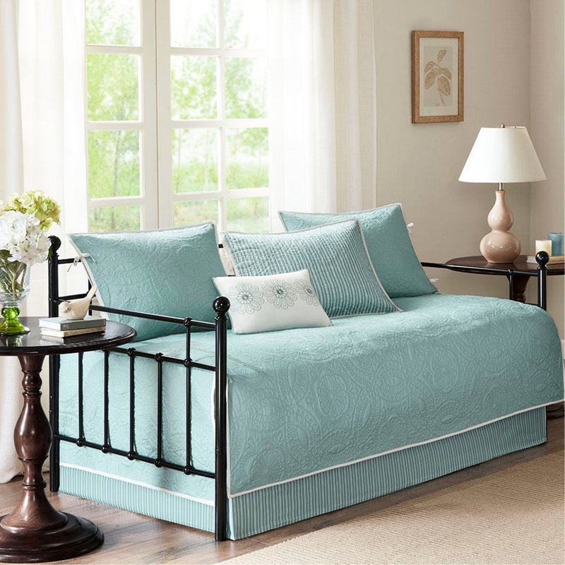 Housse de 6 lits de jour réversibles en bleu, matelas simple ajusté, conception à médaillon, avec housse, 3 taies décoratives et coussin décoratif en médaillon bleu 6 pièces, avec dossier rayé, décoratif