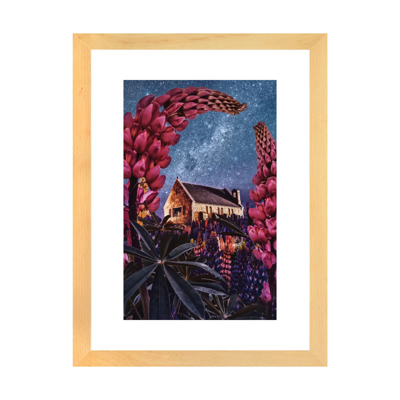 «Night Lupins at Lake Tekapo I» par Hobopeeba - reproduction d'art, Toile avec cadre en bois beige, Blanc