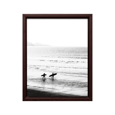 Surfeurs sur la plage