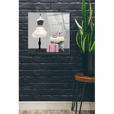 "Dress Fitting Boutique Sq I" par Marco Fabiano, art mural en verre acrylique