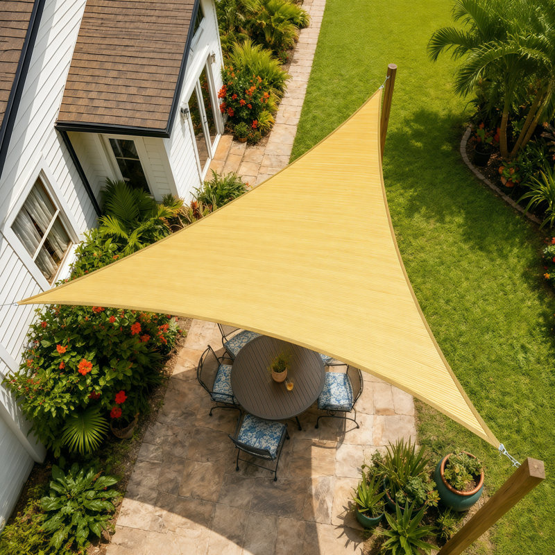 Toile d'ombrage triangulaire Amgo Customize - 200 g / m², blocage UV 95%, Beige, 12 pi x 13 pi x 17,7 pi