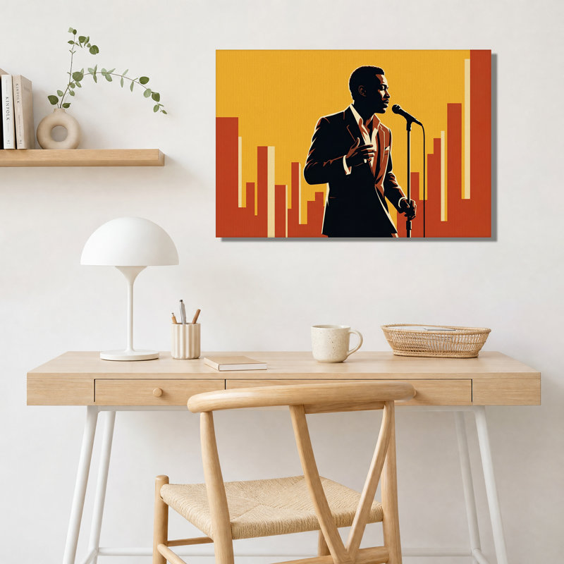 Chanteur en costume avec microphone et toile murale représentant un paysage urbain orange, H 16 po x l 24 po