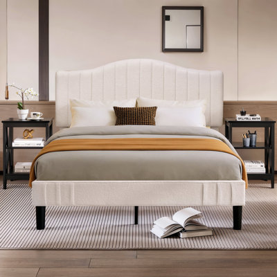 Grand lit tapissier avec 2 tables de chevet - Ensemble de chambre à coucher moderne