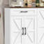 Buffet blanc à six portes de style campagnard avec deux tablettes réglables.