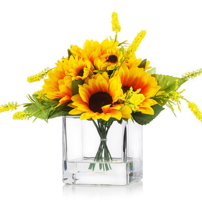 Arrangement de tournesol en soie artificielle dans un vase en verre transparent avec de l'eau artificielle