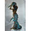 Statue en métal sirène en métal de 43 po tenant une fontaine de coquillage, bronze polychrome Snowhill, L 14 po x l 24 po x H 43 po