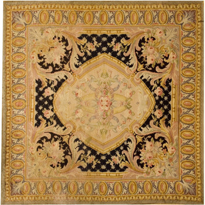 Tapis à poils longs à motif de médaillon antique français