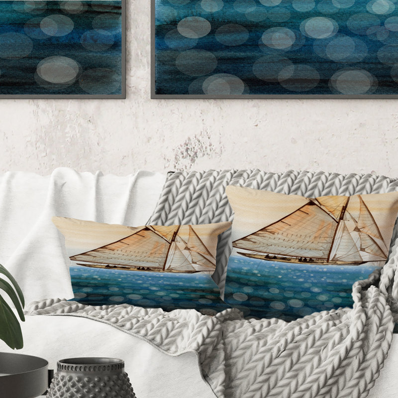 Voilier en mer scintillante bleue - Coussin décoratif imprimé nautique et côtier 1