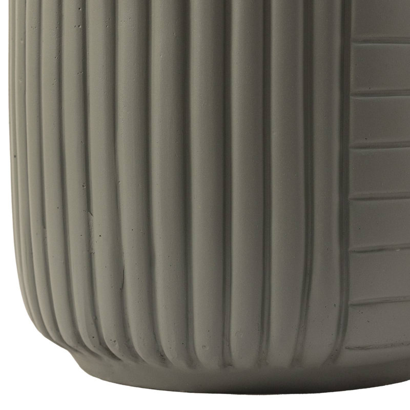 Table de bout d'appoint ovale en fibre de verre surdimensionnée de 14 po Overkamp, Gris vert
