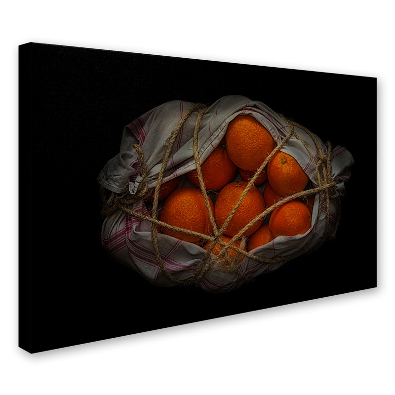 « orange on black », reproduction de photo sur toile tendue, H 12 po x l 19 po