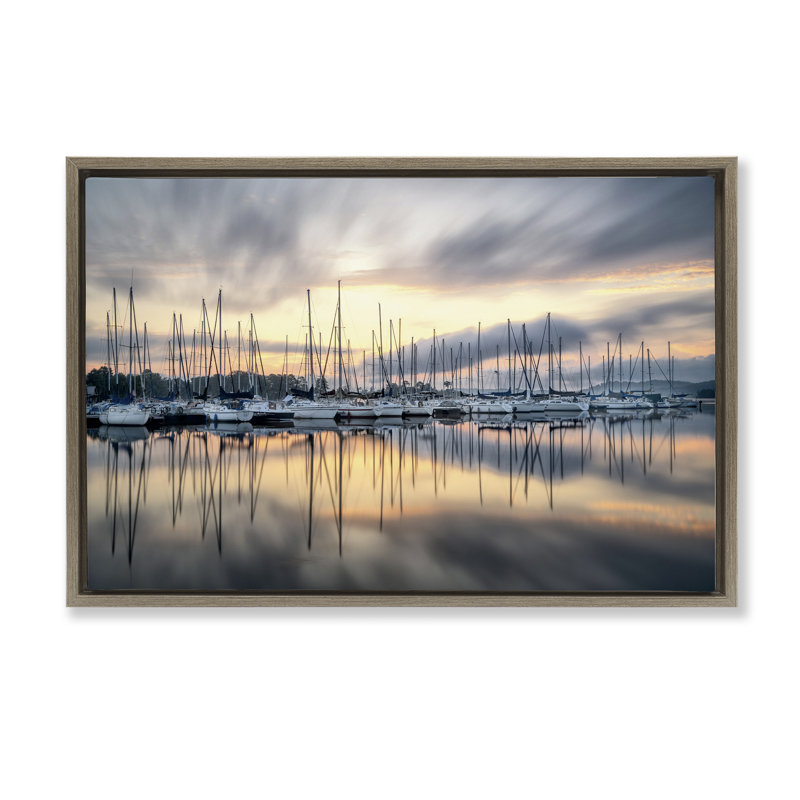 Cadre flottant Sailors Sunrise Harbor, design par D. Burt, H 21 po x l 31 po, Cadre flottant orme Montalcino