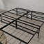 Base en acier à plateforme simple avec abat-jour noir - supporte 2 000 lb, hauteur de 14 po, installation d'outils pour la hauteur du lit, assemblage