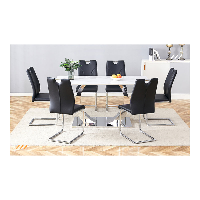 Ensemble de chaises de salle à manger en polyuréthane noir. Chaises de salle à manger noires de conception unique. Matériau en polyuréthane, jumelé à des pieds de chaise en métal argenté (ensemble de 6)