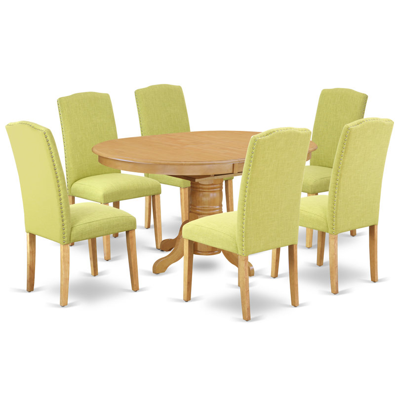 L'ensemble de mobilier de salle à manger 7 pièces se compose d'une table ovale en bois avec feuille papillon et de 6 chaises parsons Limelight en tissu de lin, chêne