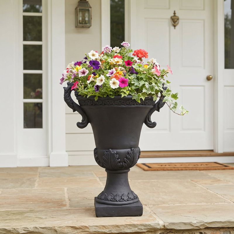 Jardinière en urne romaine LifeSky de 15 lb pour le vestibule du porche: rehausse instantanément l'attrait de la terrasse - Vous recevez des invités ce week-end? - Résistant aux intempéries et fabriqué à la main